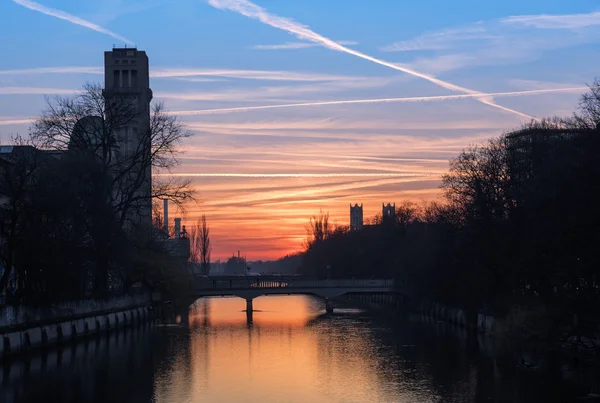 Isar Nehri ve günbatımı, eski kasaba MU'nun ünlü deutsches Müzesi