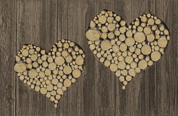 Fondo rústico de madera con corazones, lleno de troncos — Foto de Stock