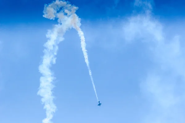 Acrobat Aircraft attack in turbo fly on the sky — Stock Photo, Image