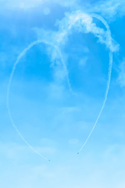 涡轮增压 acrobat 飞机攻击飞上天空 — 图库照片