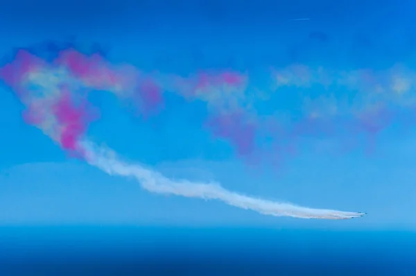 涡轮增压战斗机飞机攻击飞上天空 — 图库照片