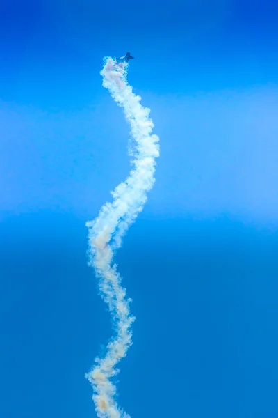 Attaques d'avions de chasse en turbo volent sur le ciel — Photo