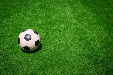 Avrupa futbolu, yeşil çimlerde futbol topu