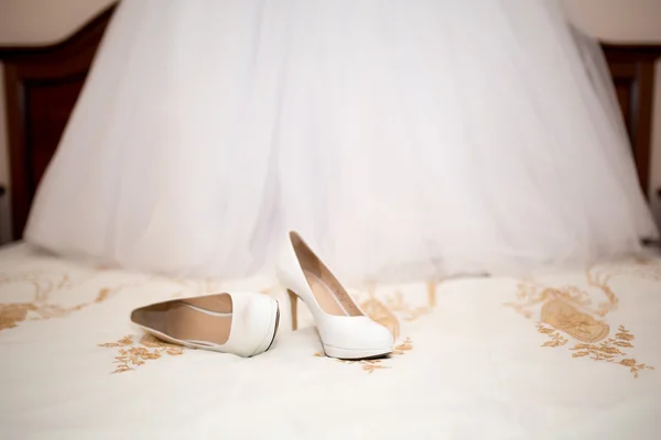 Suknie ślubne buty i sukienka — Zdjęcie stockowe