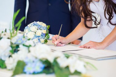 Gelin imzalama nikah defterini