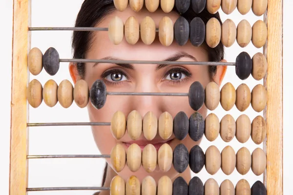 Porträtt av ung affärskvinna med abacus — Stockfoto