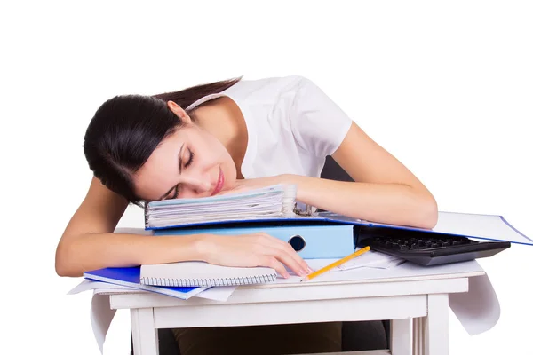 Junge Geschäftsfrau sitzt gestresst im Büro. Die Leute waren überarbeitet. Kopfschmerzen bei der Arbeit. Müde schlafende Frau — Stockfoto