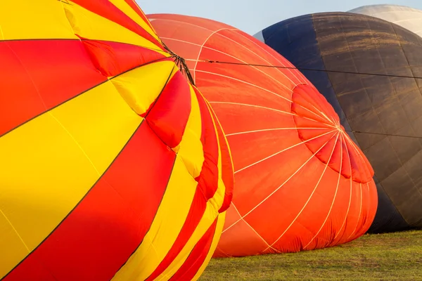 Bunter Heißluftballon frühmorgens — Stockfoto