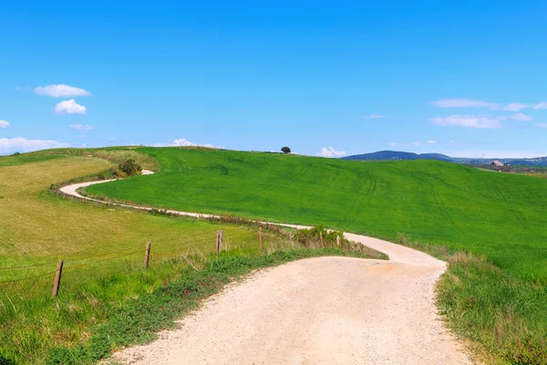 Paisagem típica da Toscana Primavera ao nascer do sol — Fotografia de Stock