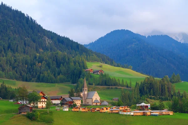 Santa Maddalena dans les Dolomites — Photo