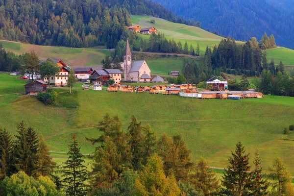 Santa Maddalena dans les Dolomites — Photo