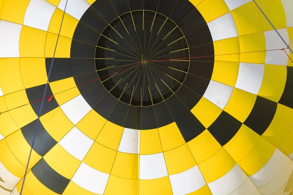 Balão de ar quente colorido no início da manhã — Fotografia de Stock