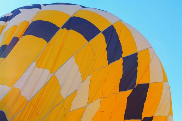 Balon cu aer cald colorat dimineața devreme — Fotografie, imagine de stoc