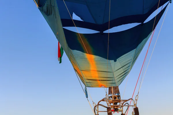 Colorful hot air balloon early in the morning — Stock Photo, Image