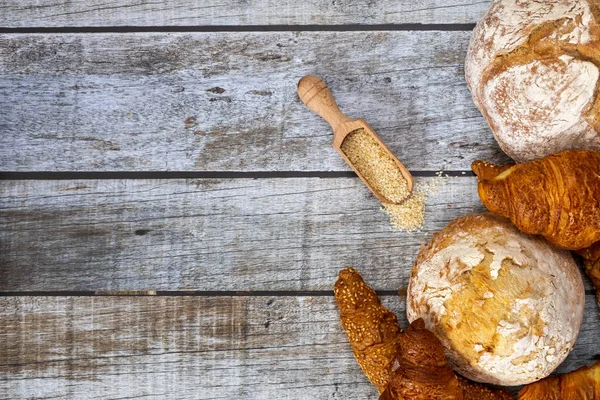 Pâtisseries Pains Frais Savoureux Sur Fond Motif Pierre Sombre — Photo