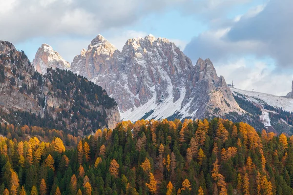 Tipico Paesaggio Montano Con Vista Sui Gruppi Montuosi Del Sella — Foto Stock