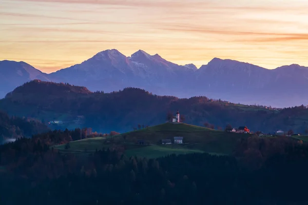 Sveti Tomaz Kyrka Sankt Thomas Bergstopp Vid Vacker Soluppgång Hösten — Stockfoto