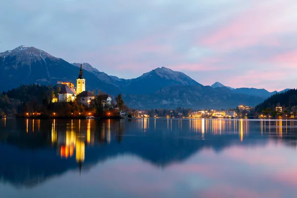 Útulný Východ Slunce Jezeře Bled Pozadí Hradu Juliánských Alpách Národním — Stock fotografie