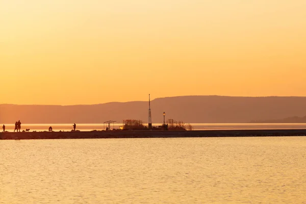 Belo Panorama Lago Balaton Perto Cidade Fonyod Fundo Montanhas Badacsony — Fotografia de Stock