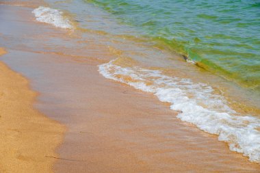 İspanya 'nın Girona ili, Costa Brava, Katalonya' nın büyüleyici tatil beldesi Empuriabrava 'da güzel mavi Akdeniz geçmişi.