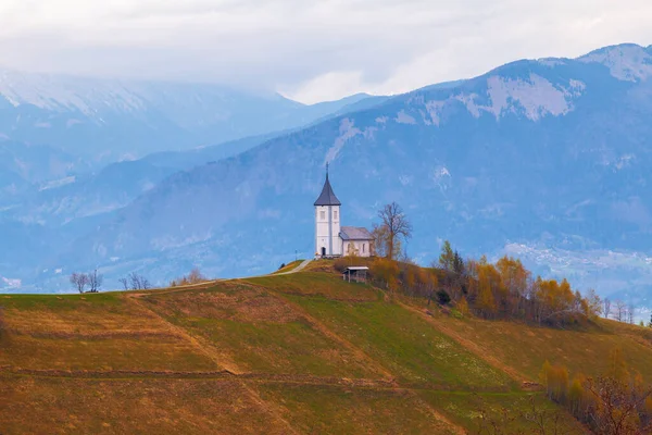 Vrcholu Kopce Nádherný Kostel Primuse Feliciána Krásným Výhledem Krajinu Vesnice — Stock fotografie