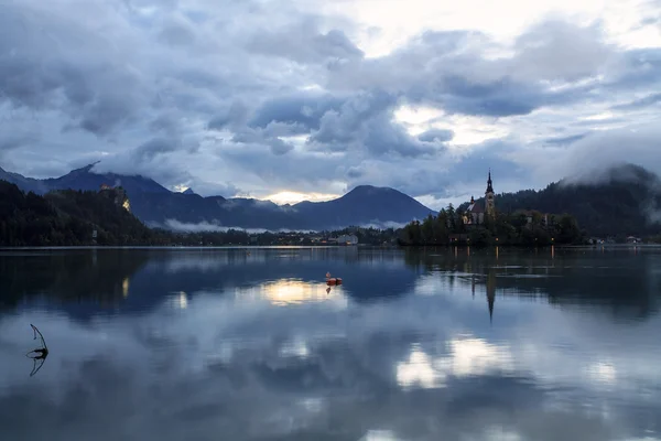 Alba sul lago di Bled — Foto Stock