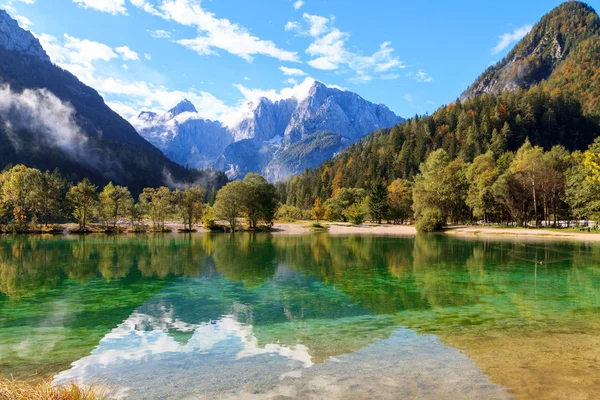 Schöner Jasnasee auf kranjska gora — Stockfoto