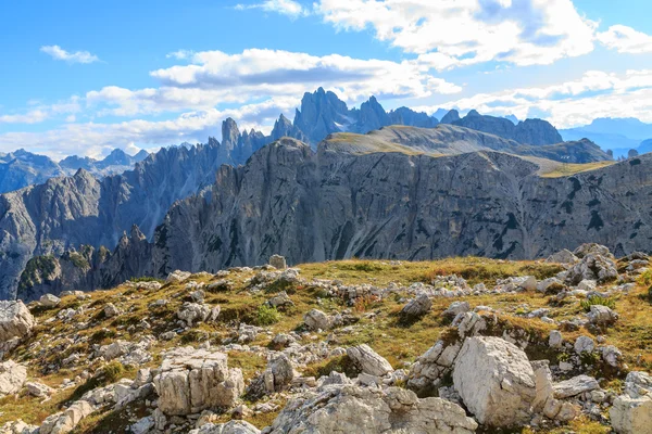 Paisaje típico de montaña — Foto de Stock