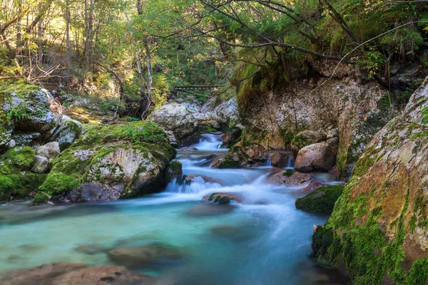 Lepena Vadisi dağ dere — Stok fotoğraf