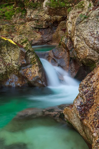 Gebirgsbach im Lepanatal — Stockfoto