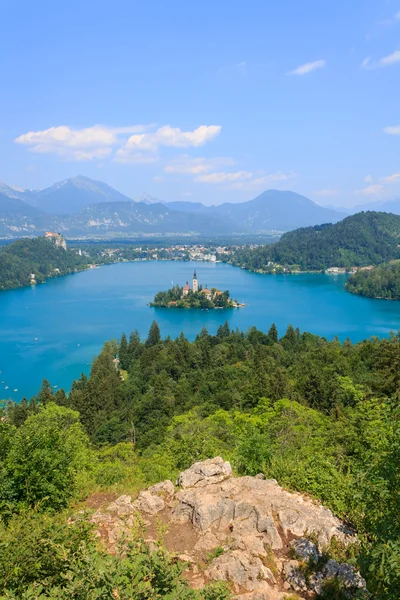 Lago Bled y la isla con la iglesia de verano —  Fotos de Stock