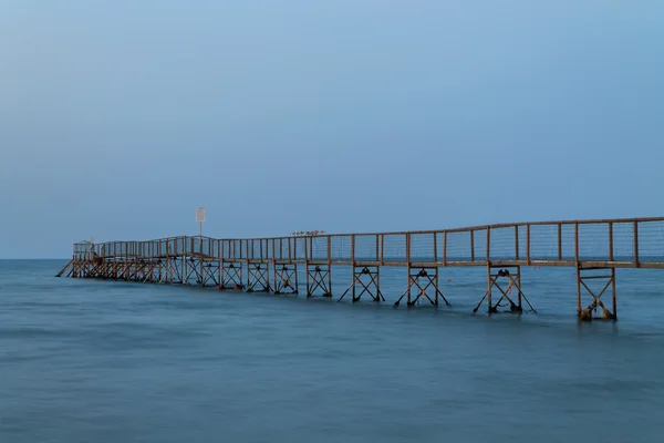 Naplemente mólón a strandon — Stock Fotó