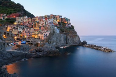 Sevimli küçük balıkçı köyü, renkli evler Manarola