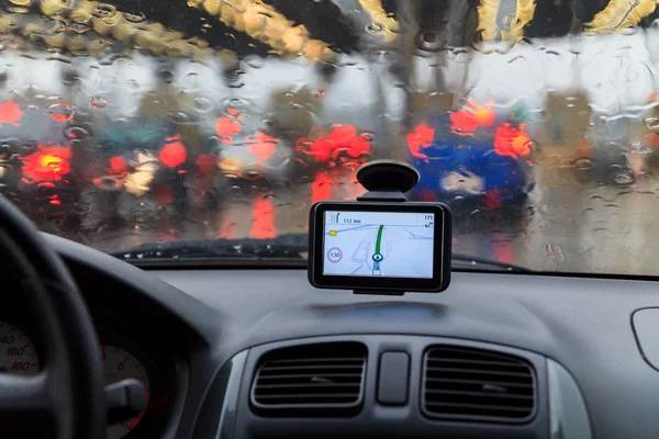 Σταγόνες βροχής σε παράθυρο αυτοκινήτου — Φωτογραφία Αρχείου