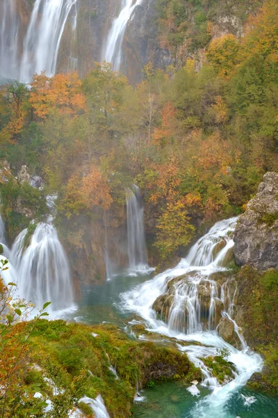 Vízesés a Plitvicei-tavak — Stock Fotó