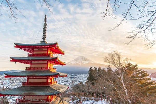 Kırmızı Arakura Pagoda sengen tapınak Fujiyoshida, Japonya