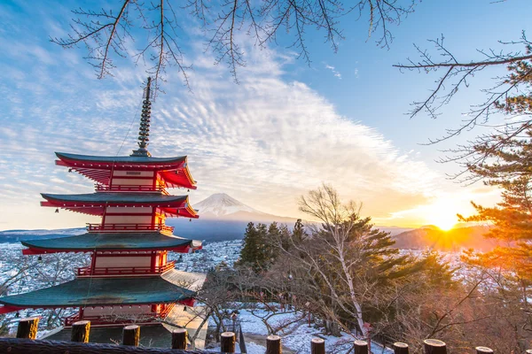 Pagoda Rossa del Santuario di Arakura sengen a Fujiyoshida, Giappone Fotografia Stock