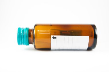 Düzey su dolgu kuru şurubu şişesini kapalı