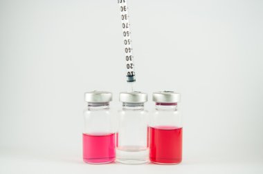 Eylem tarafından enjeksiyon şırınga ilaç şişe sıvı pompası