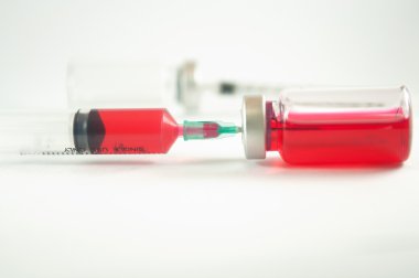 Eylem tarafından enjeksiyon şırınga ilaç şişe sıvı pompası