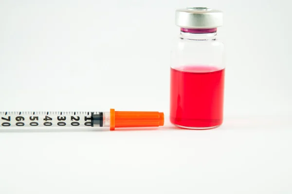 Red liquid in injection vial and syringe show medicine concept — Stock Photo, Image