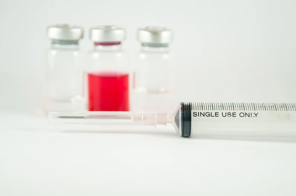 Disposable syringe and injection vials background — Stock Photo, Image