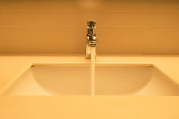 Lavabo cerrado en el baño —  Fotos de Stock