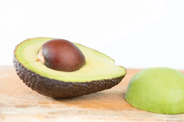 Frutta di avocado su legno — Foto Stock