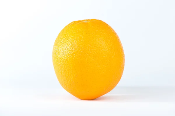 Oranye diisolasi pada latar belakang putih — Stok Foto