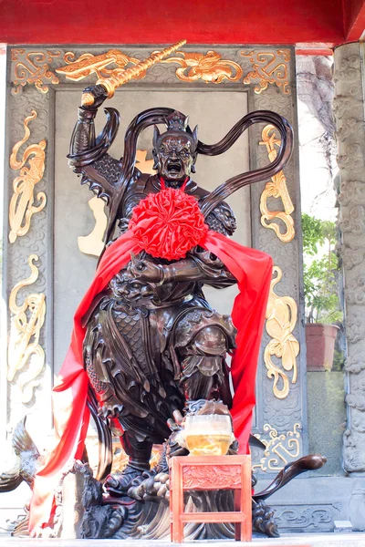 HONG KONG - January 19, 2015 -Statue of a warrior in Sik Sik Yue — Stock Photo, Image