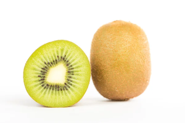 Cierre de kiwi en rodajas de fruta en blanco — Foto de Stock