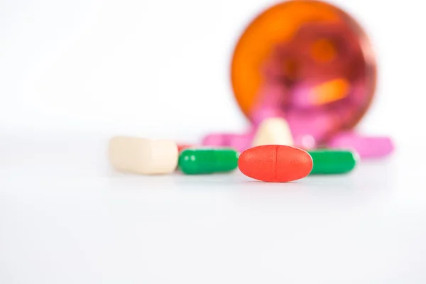 Medicine tablet and dispensing bottle — Stock Photo, Image