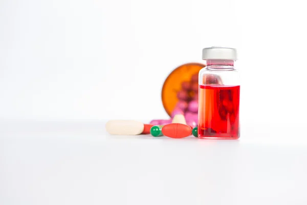 Injection vials and medicine tablet on white — Stock Photo, Image