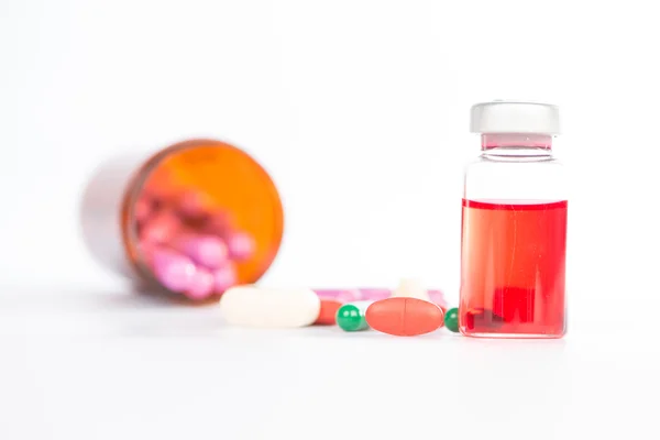 Injection vials and medicine tablet on white — Stock Photo, Image